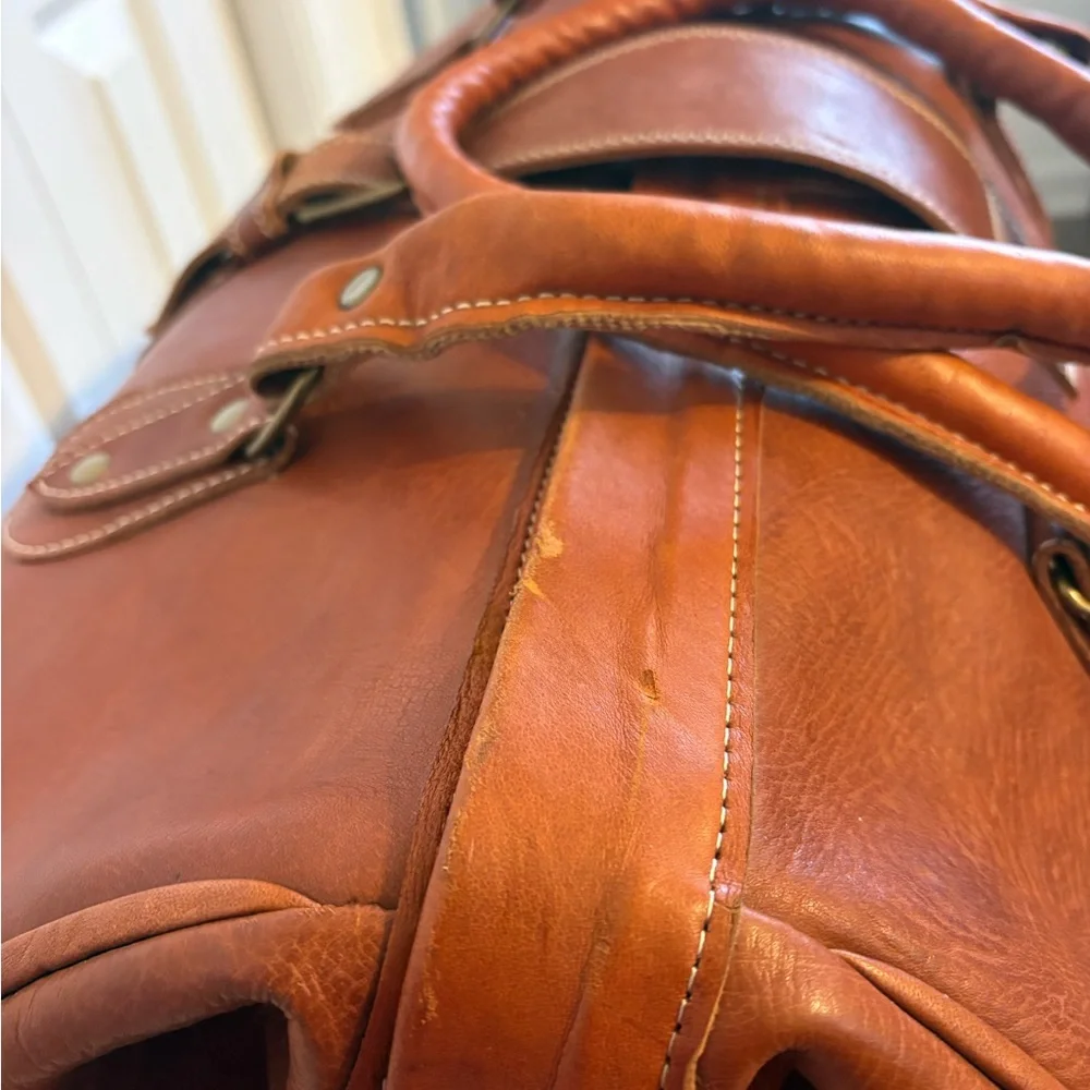 MUST SEE! 11”Hx22”Wx11”D Vintage, X-Large Leather Duffel Bag in Rich Brown